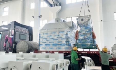 良友股份承建重庆某集团高档猪饲料生产线二期成套设备安装调试进行中